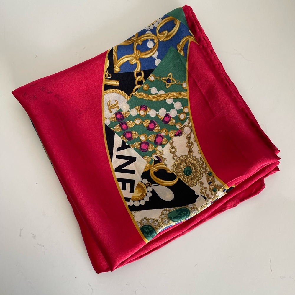 CHANEL Signature CC Jewelry Classic Graphic Design Scarf - Picture 3 of 12